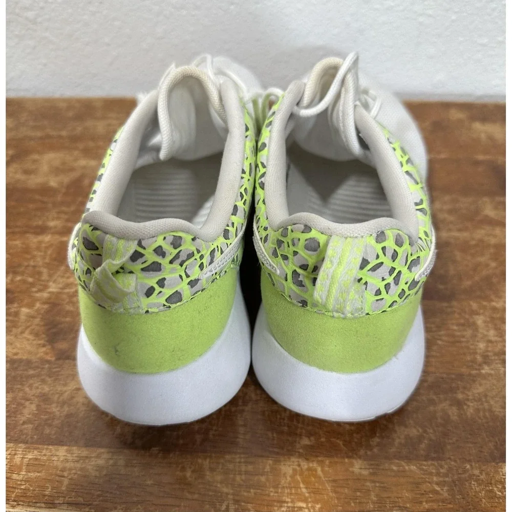 Nike Roshe One Shoes Womens Size 8 Safari‎ Print Volt 833928-100 Sneakers
